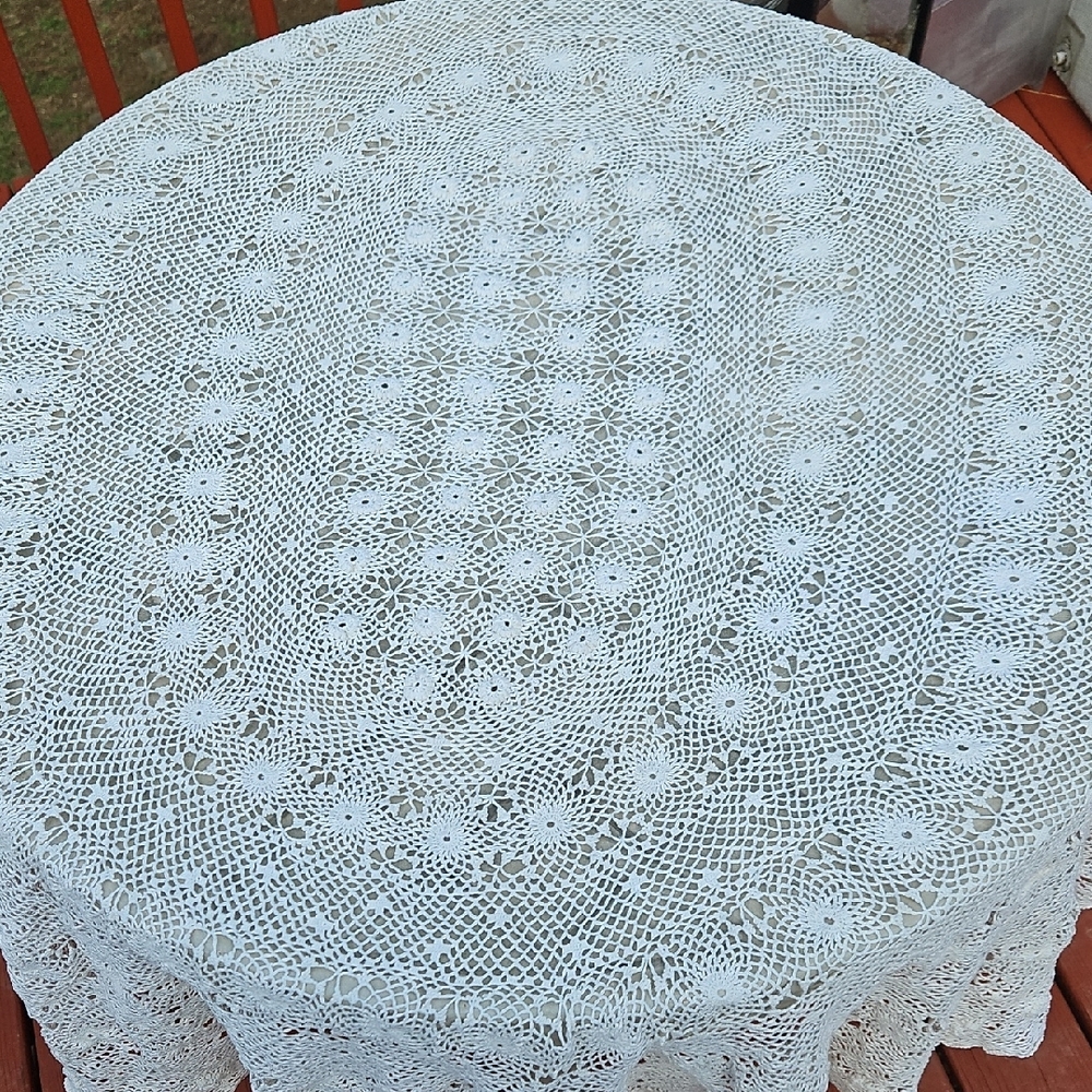 Vintage Round Oval Cotton Ivory Hand Crochet Tablecloth - Picture 4 of 17